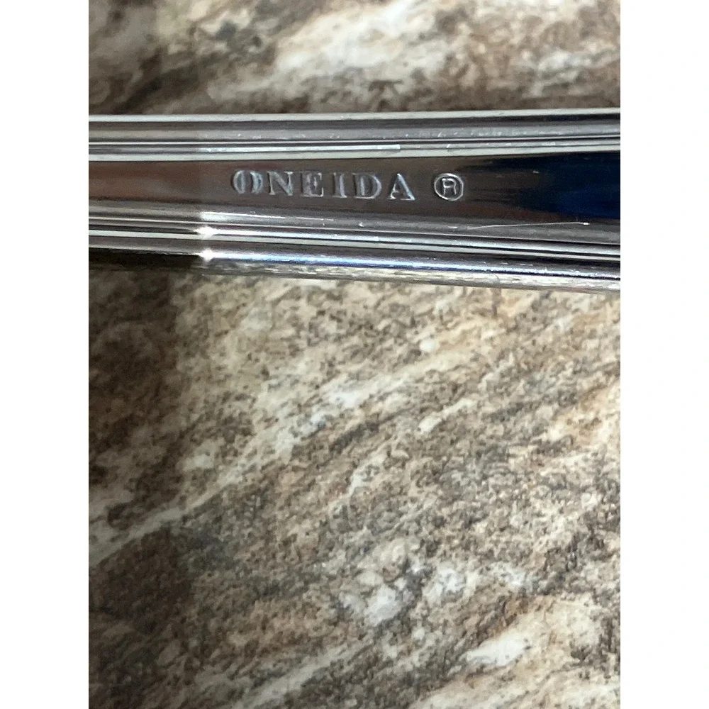 Oneida Stainless Steel Gravy Ladle Fluted Handle Silver Serving Spoon 7.25 inch